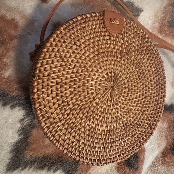 Round Rattan Shoulder Bag - Picture 5 of 10